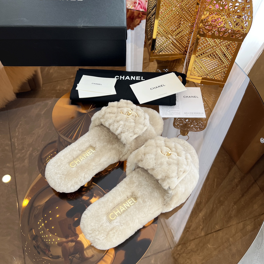 CHANEL slippers