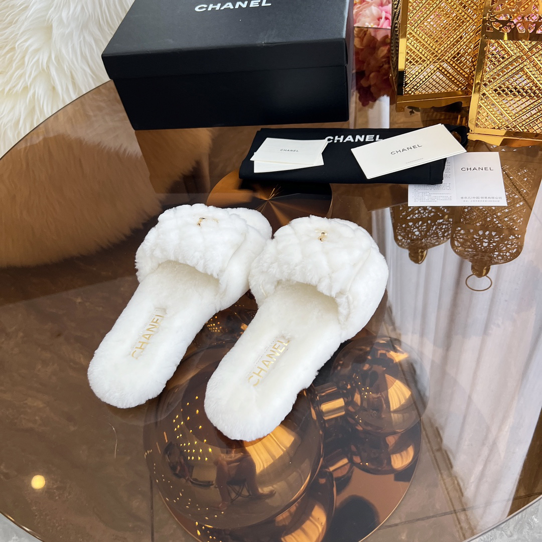 CHANEL slippers