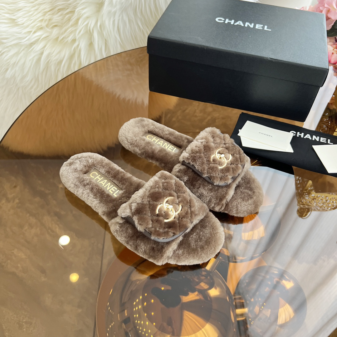 CHANEL slippers