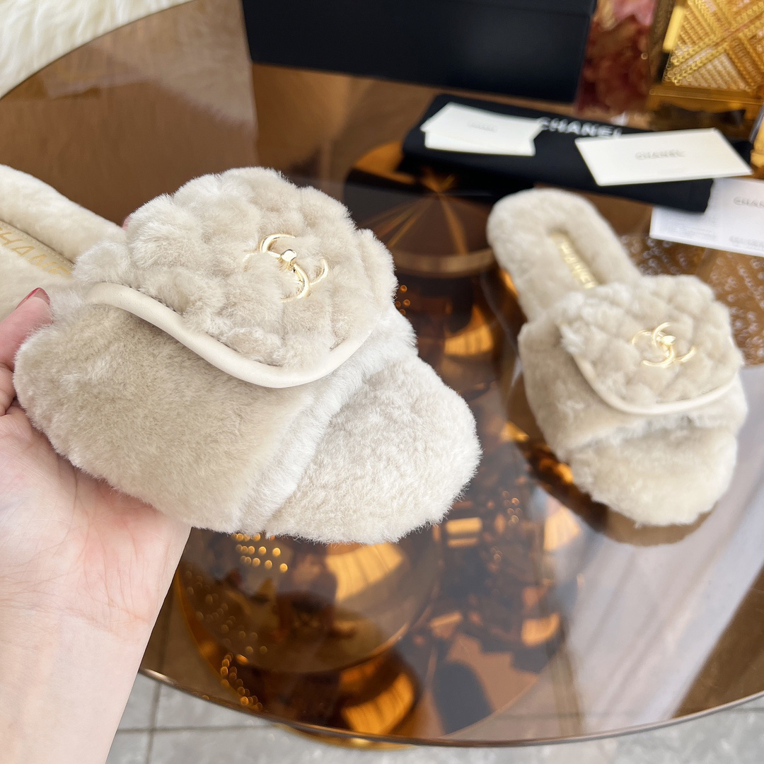 CHANEL slippers