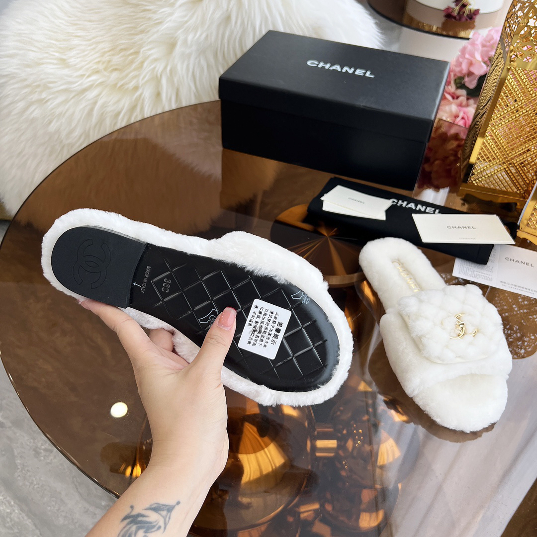 CHANEL slippers