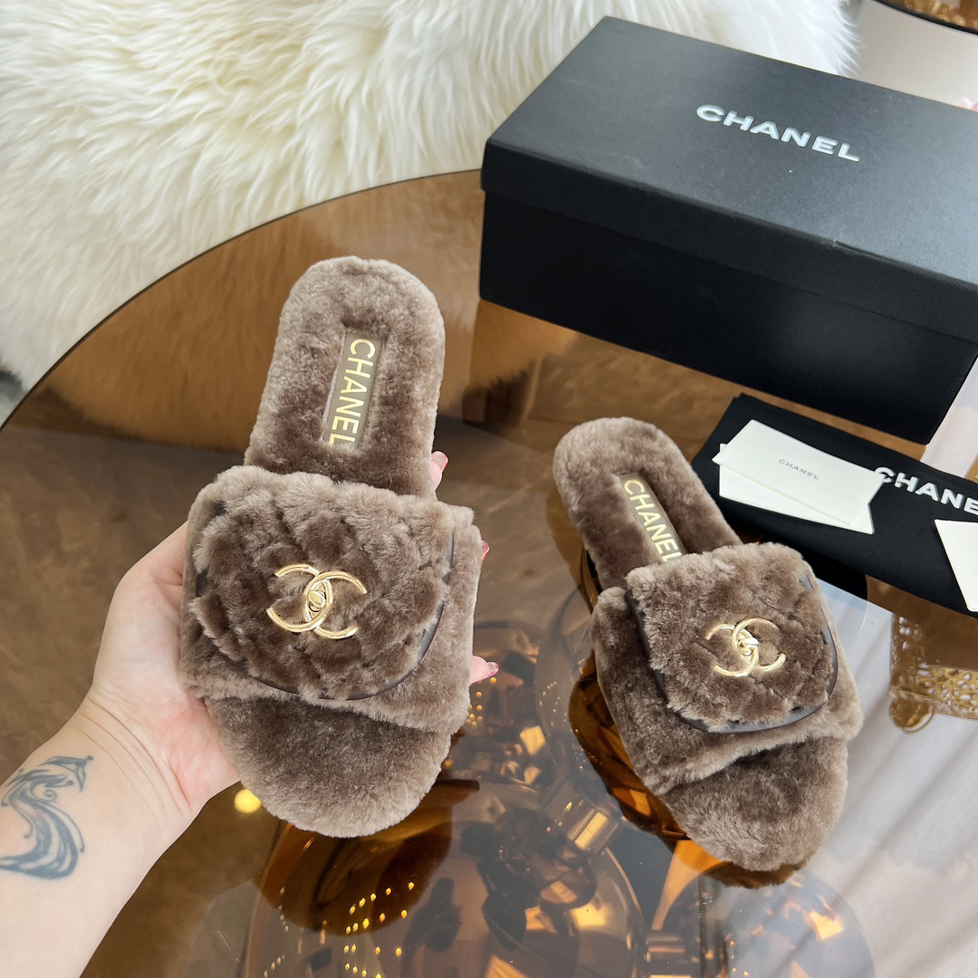 CHANEL slippers