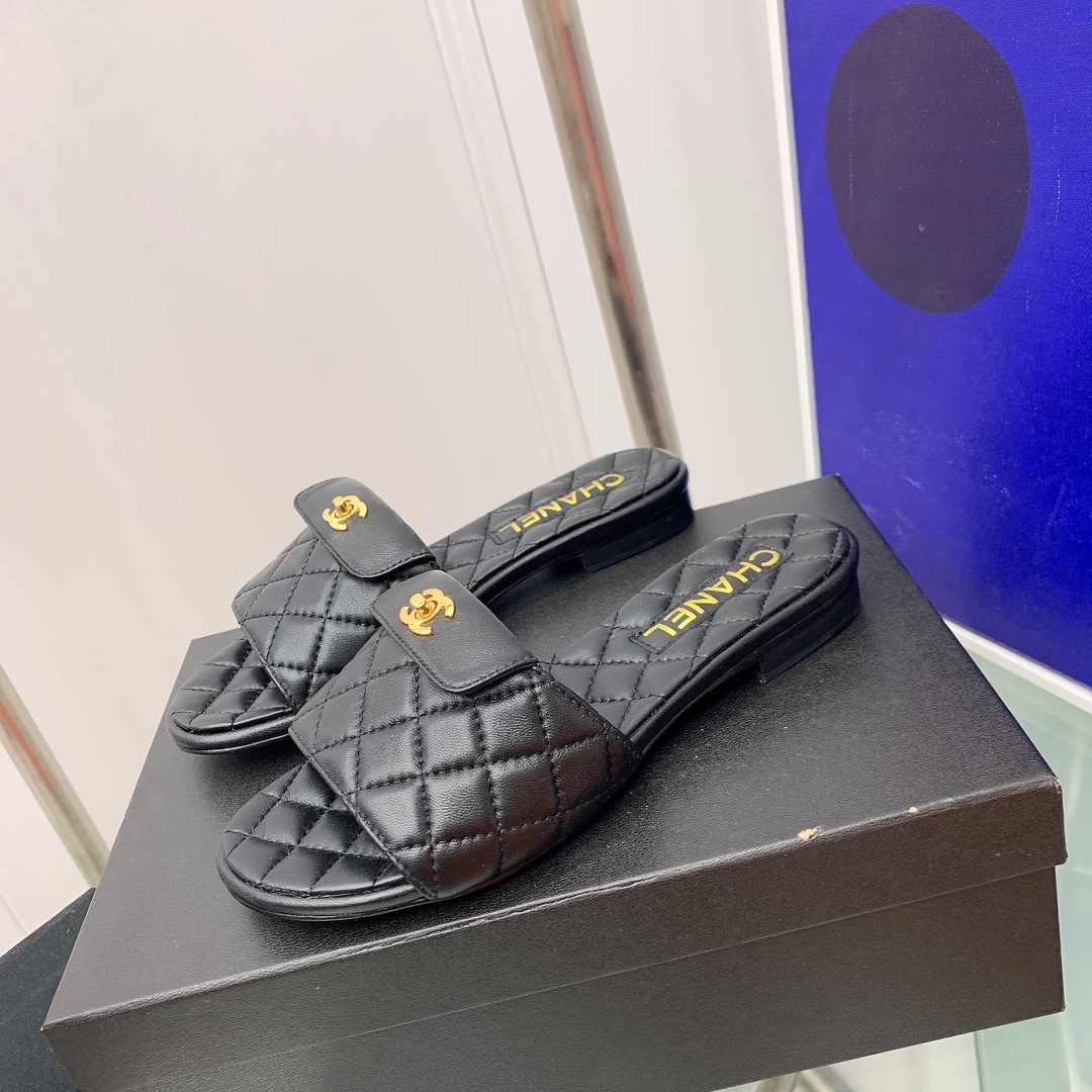 CHANEL slippers