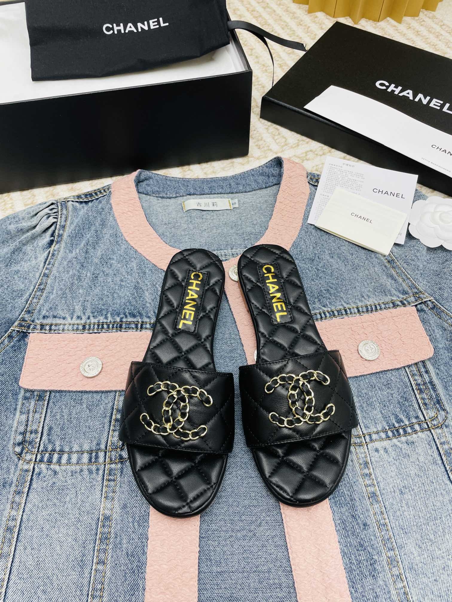 CHANEL slippers