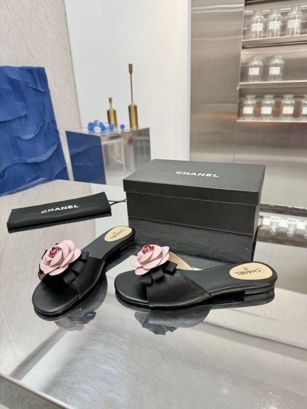 CHANEL slippers
