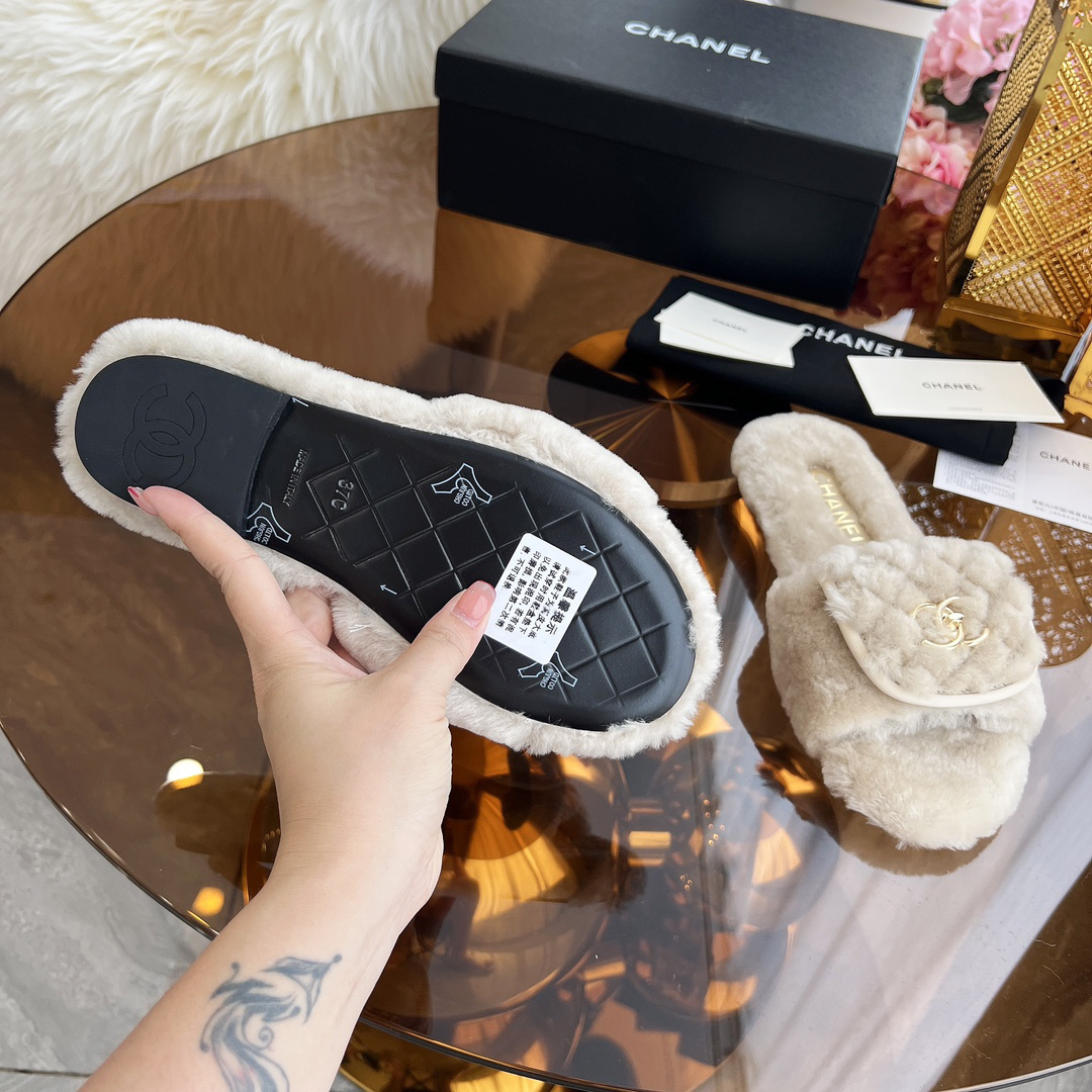 CHANEL slippers