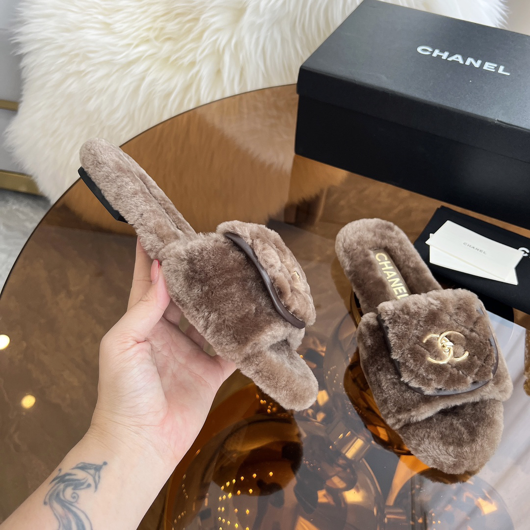 CHANEL slippers