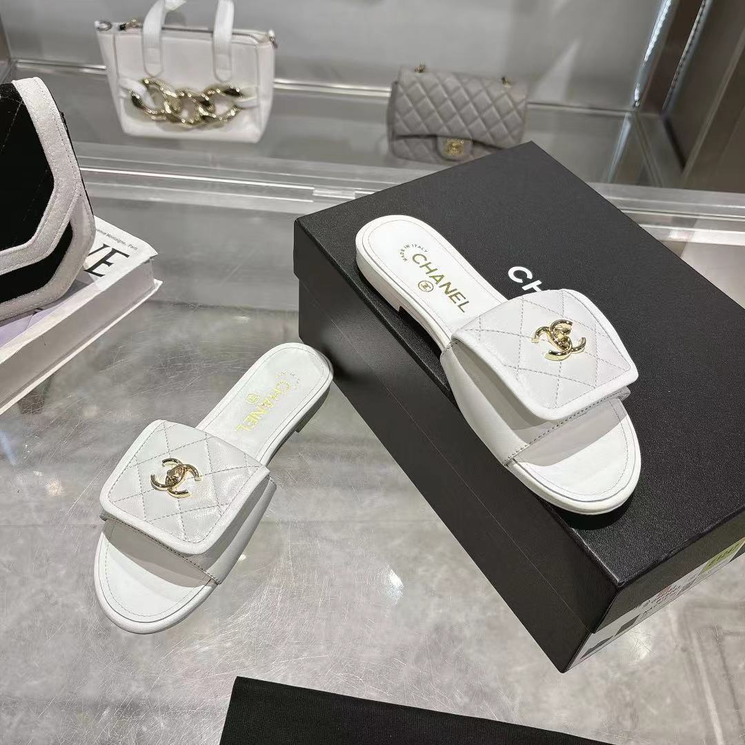 CHANEL 25Cflat sandals