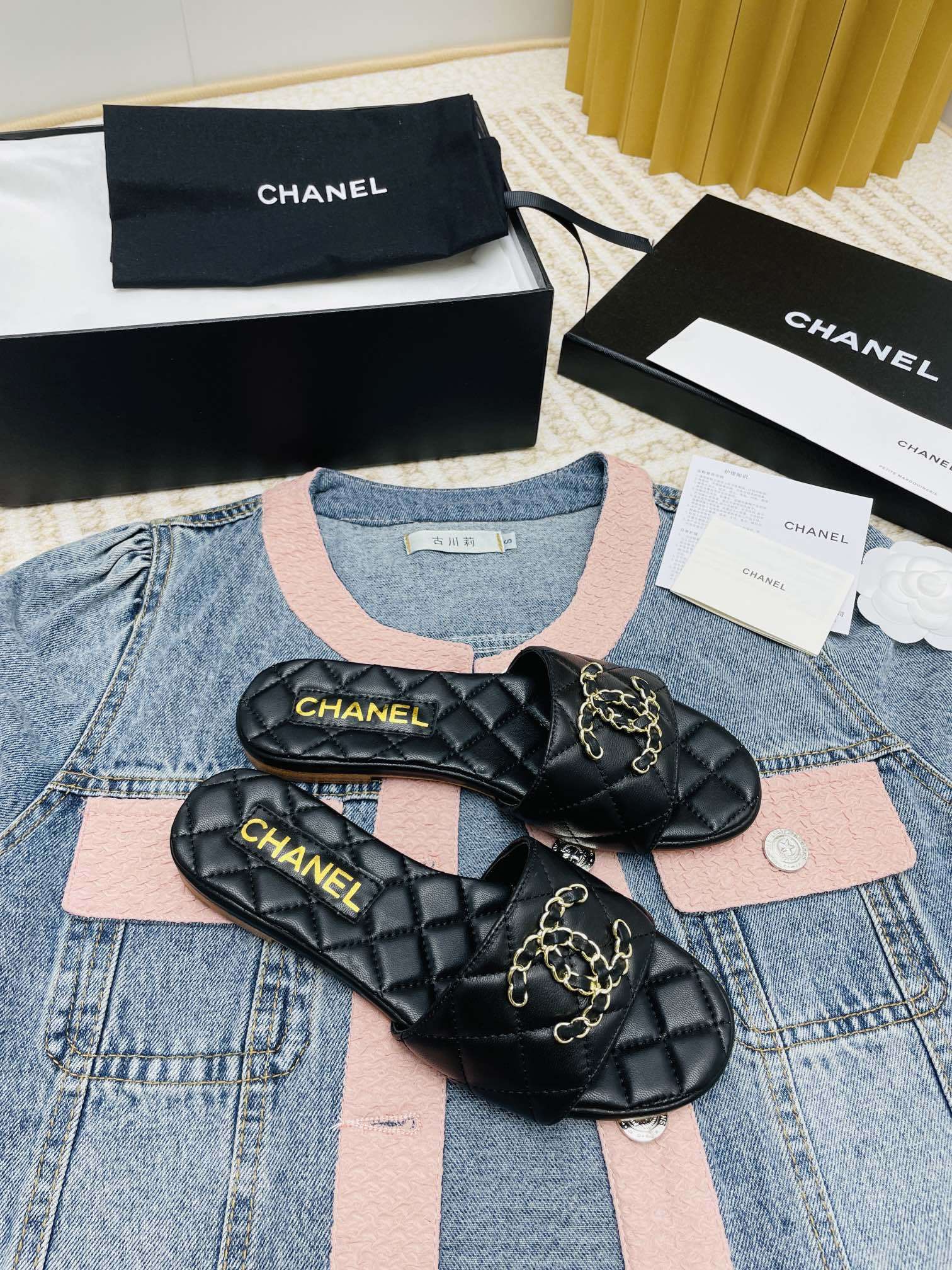 CHANEL slippers