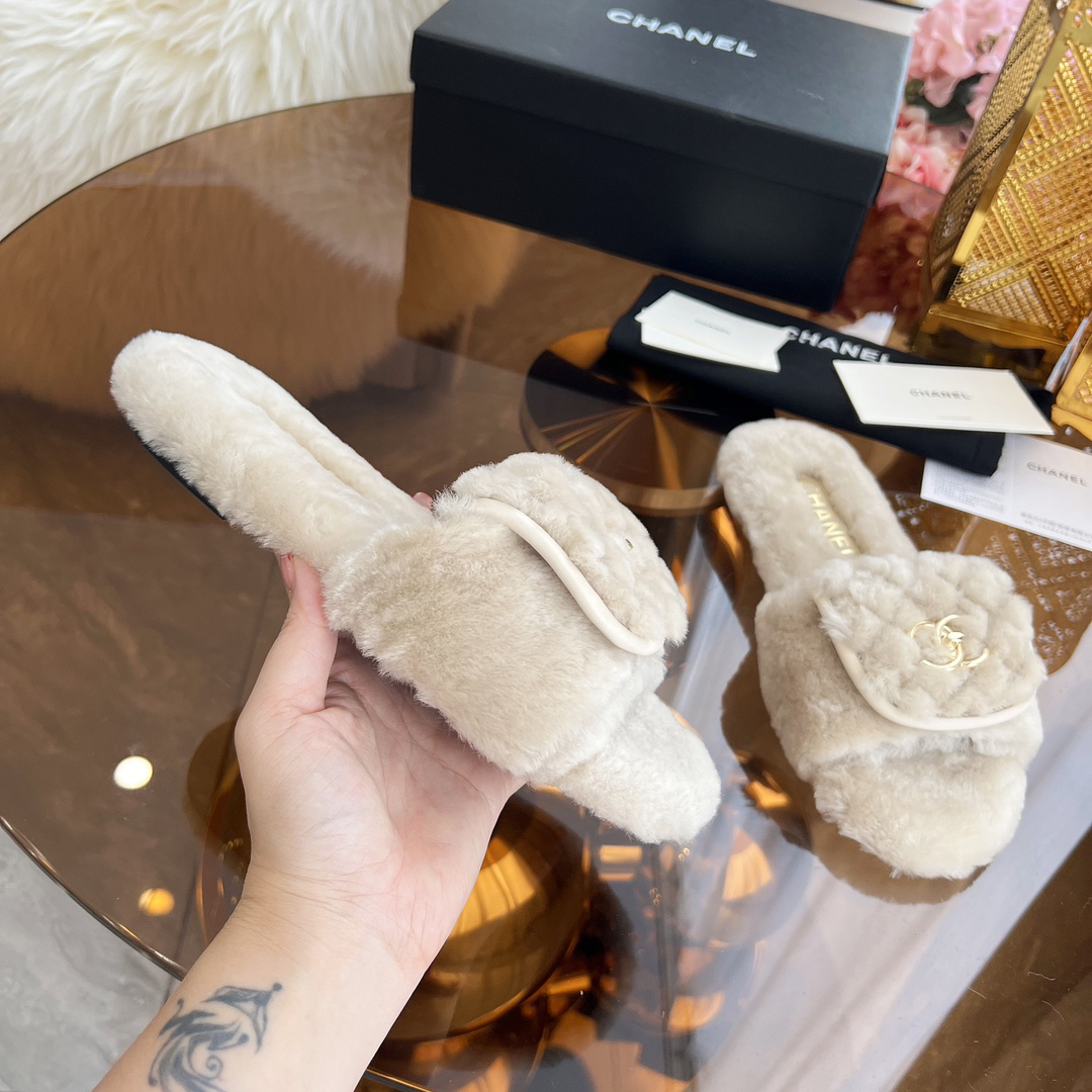 CHANEL slippers