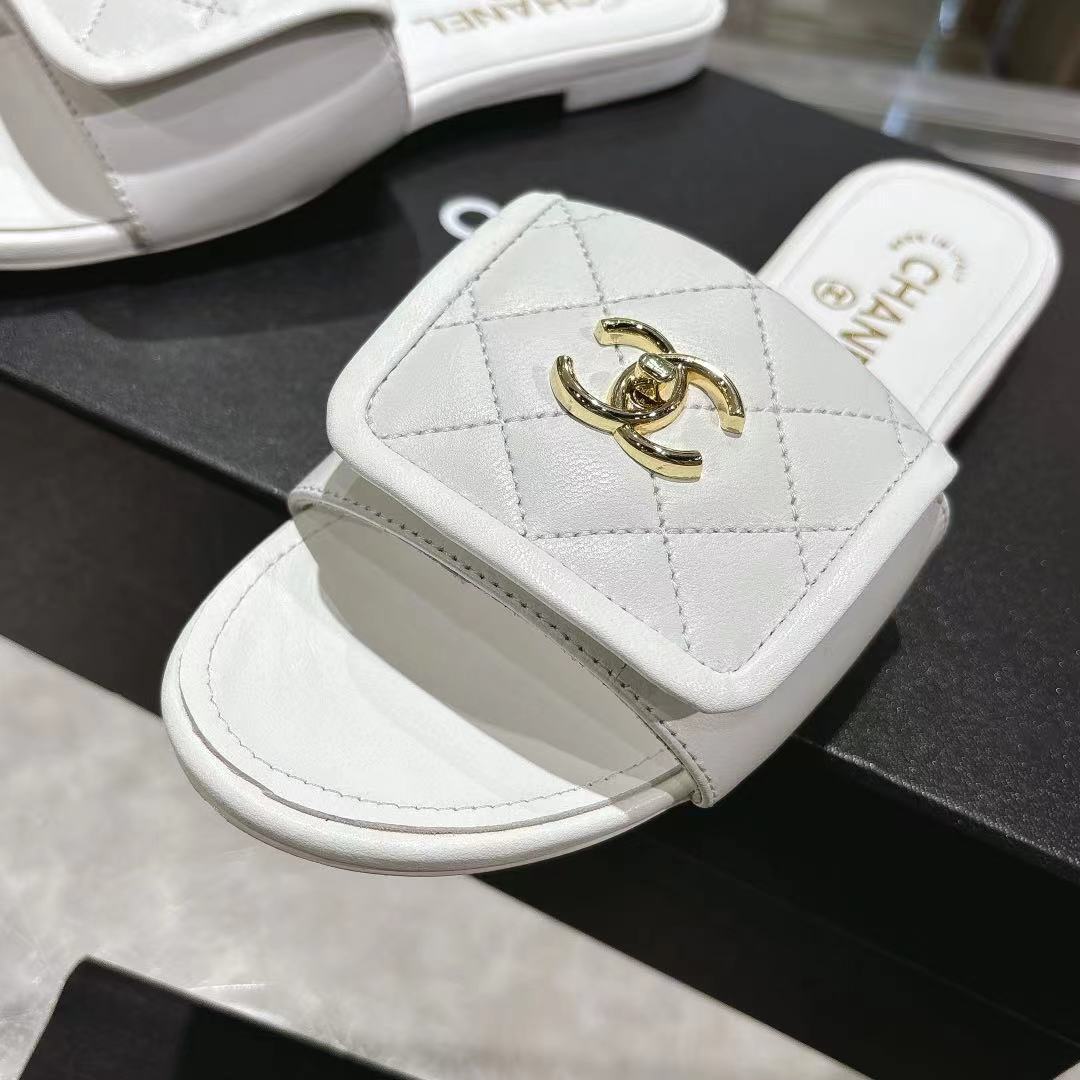 CHANEL 25Cflat sandals