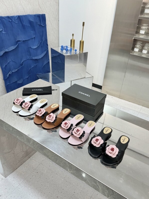 CHANEL slippers