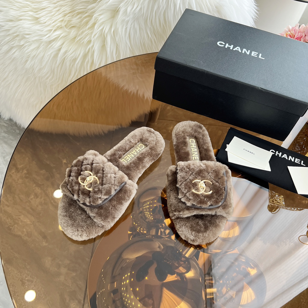 CHANEL slippers