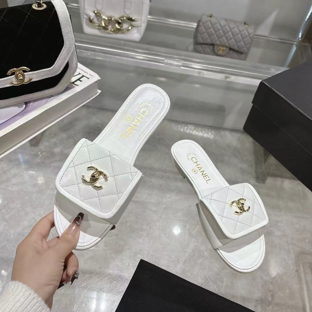 CHANEL 25Cflat sandals