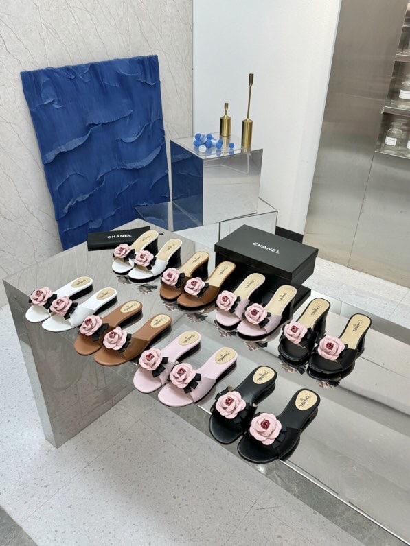 CHANEL slippers