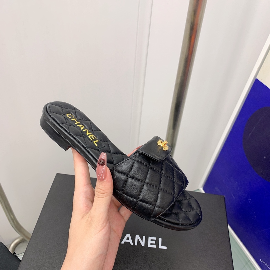 CHANEL slippers
