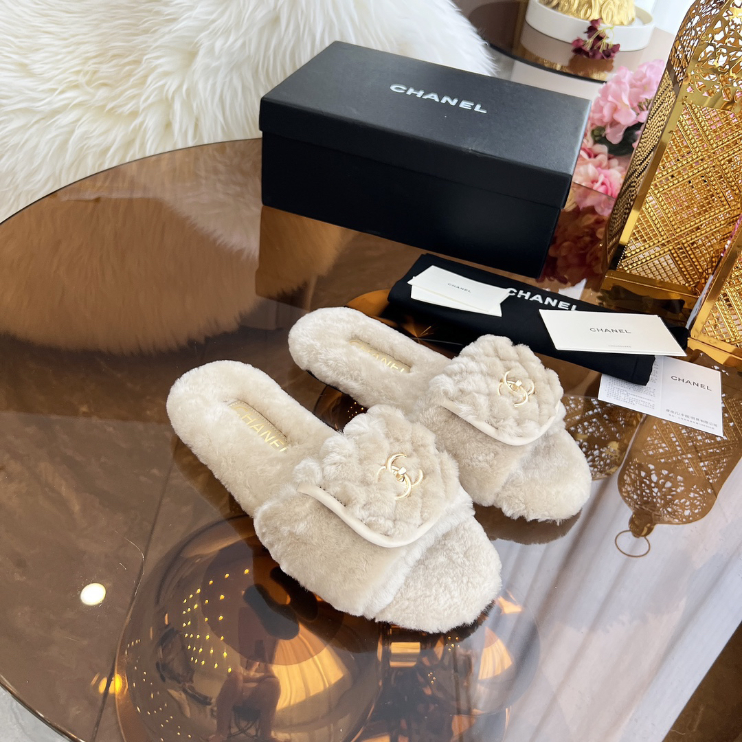 CHANEL slippers