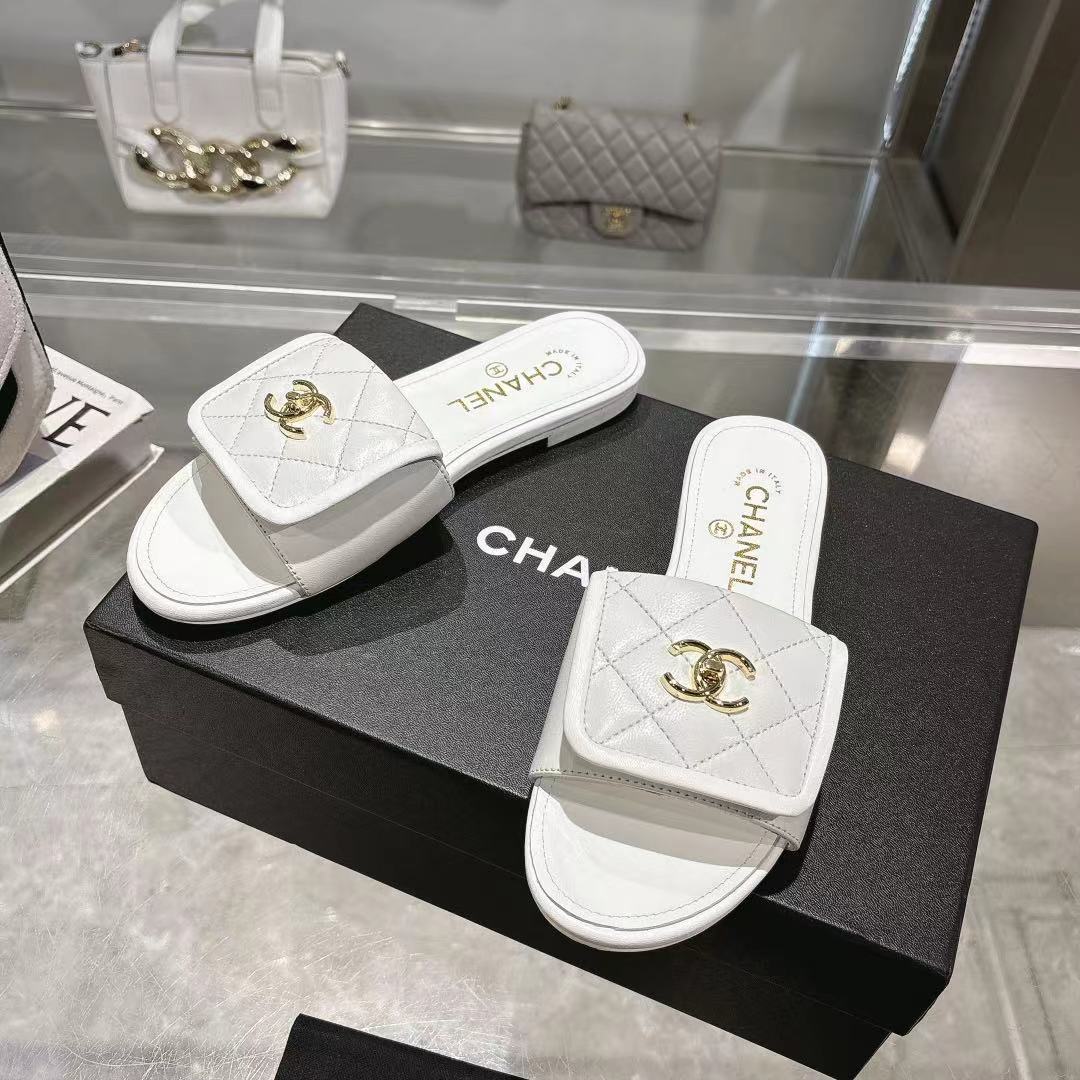 CHANEL 25Cflat sandals