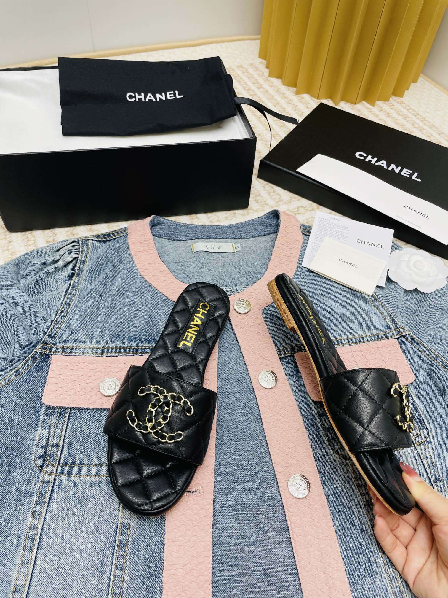 CHANEL slippers