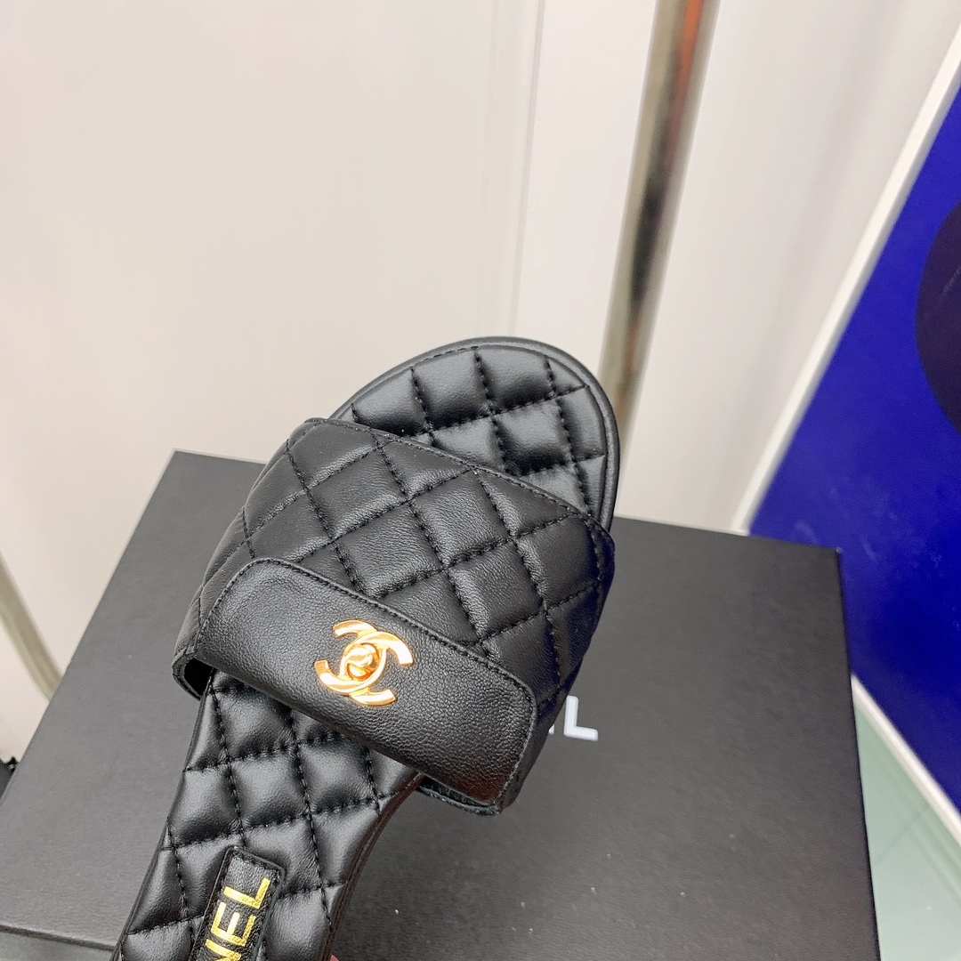 CHANEL slippers
