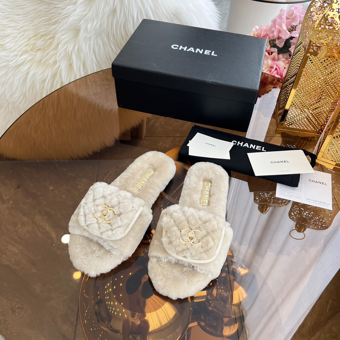 CHANEL slippers
