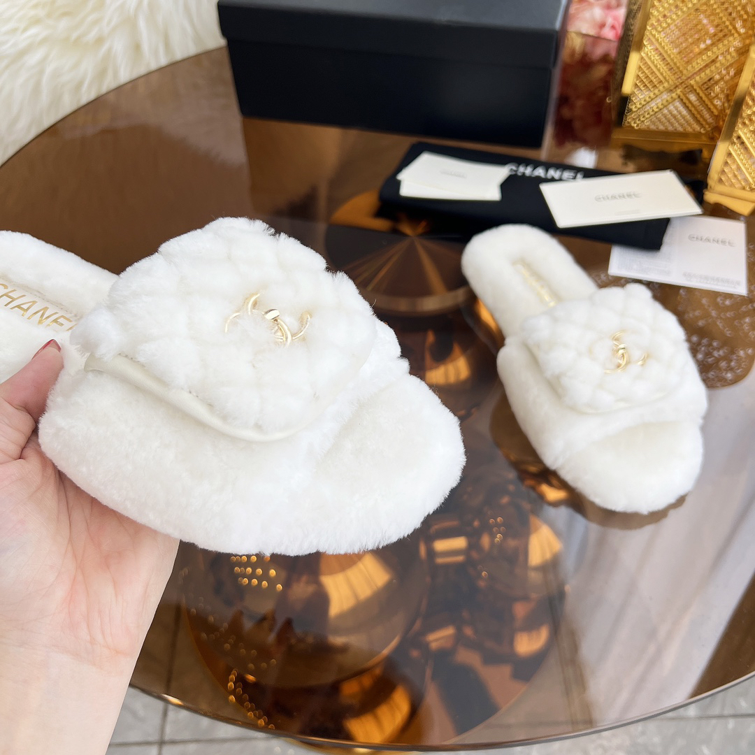 CHANEL slippers