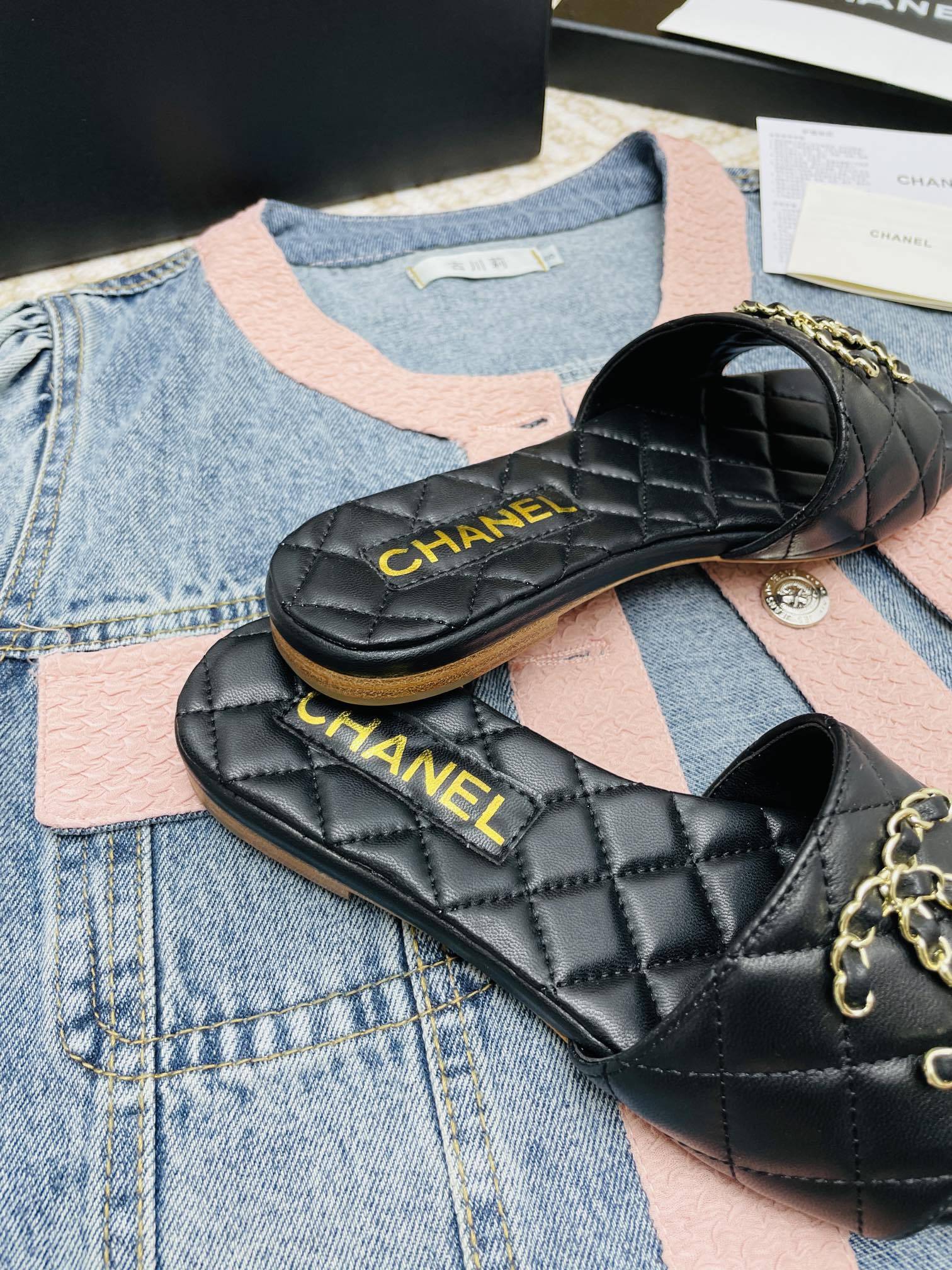 CHANEL slippers