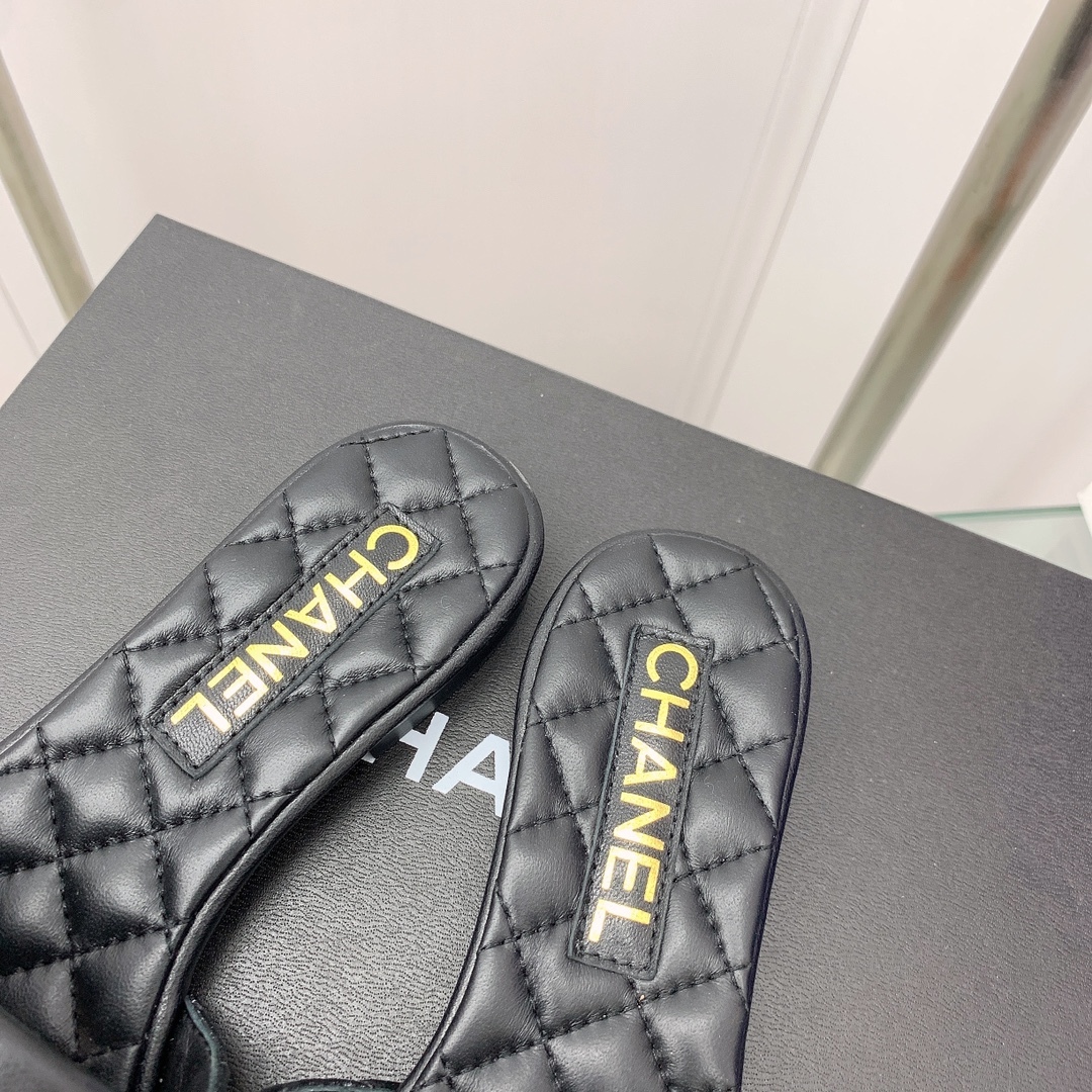CHANEL slippers
