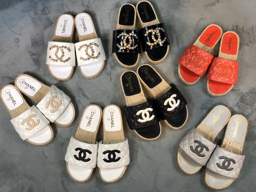 CHANEL slippers