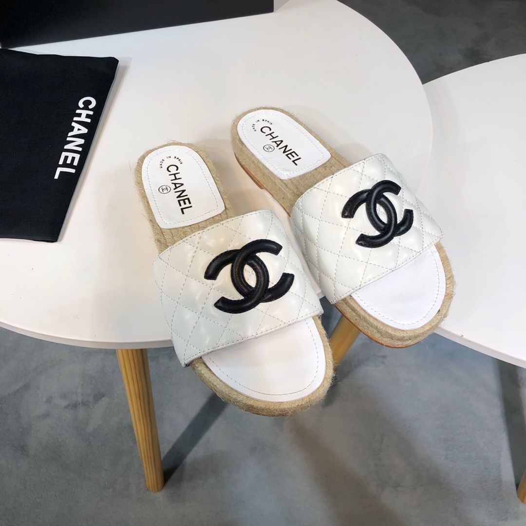 CHANEL slippers