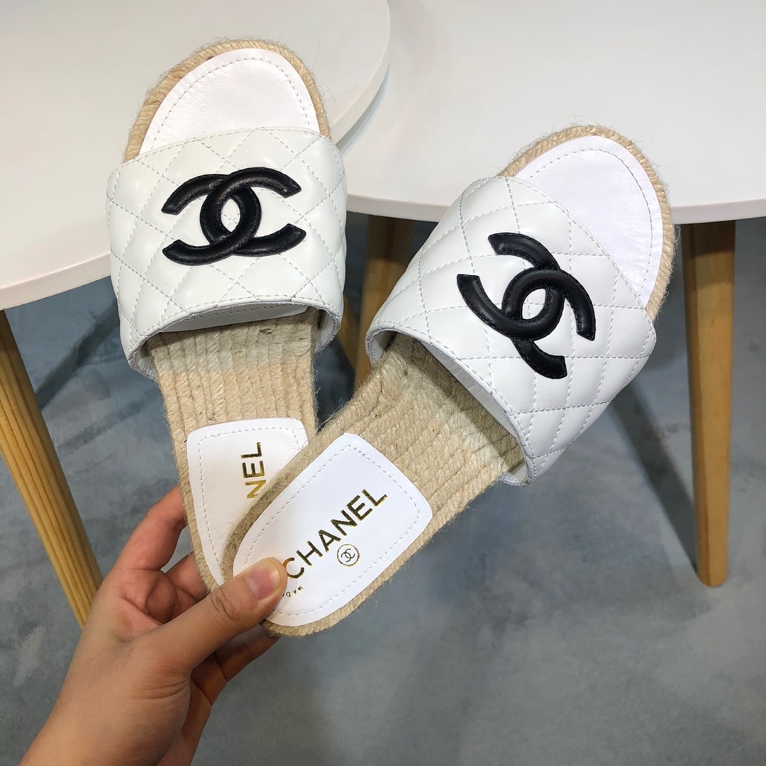 CHANEL slippers