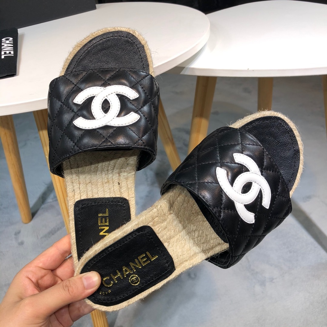 CHANEL slippers