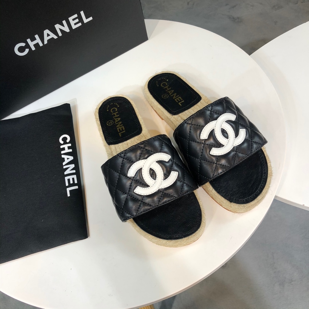 CHANEL slippers