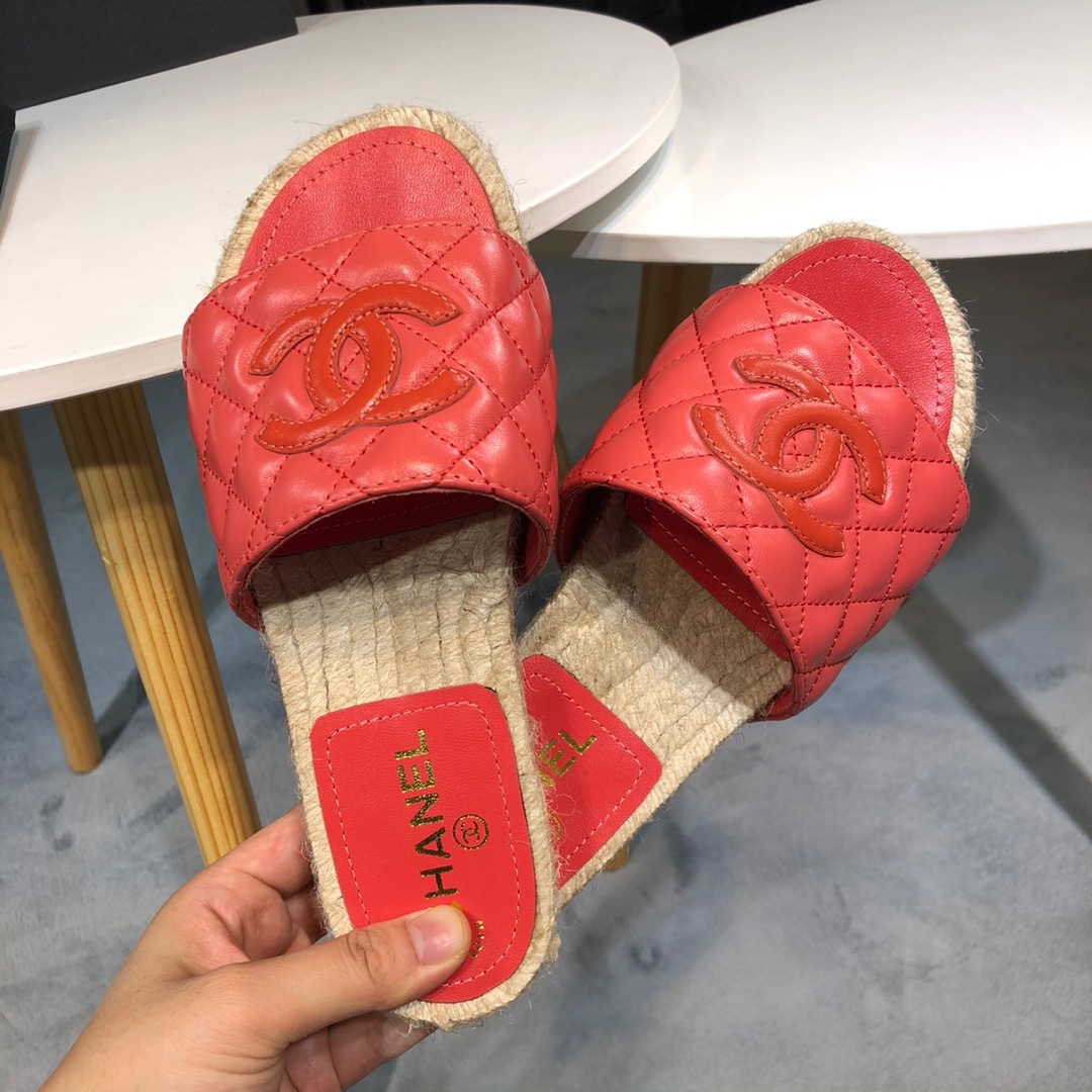 CHANEL slippers