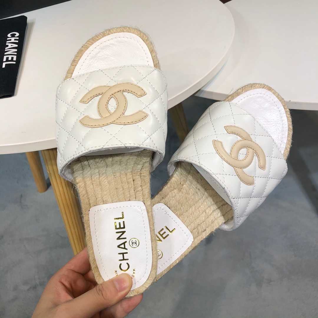 CHANEL slippers