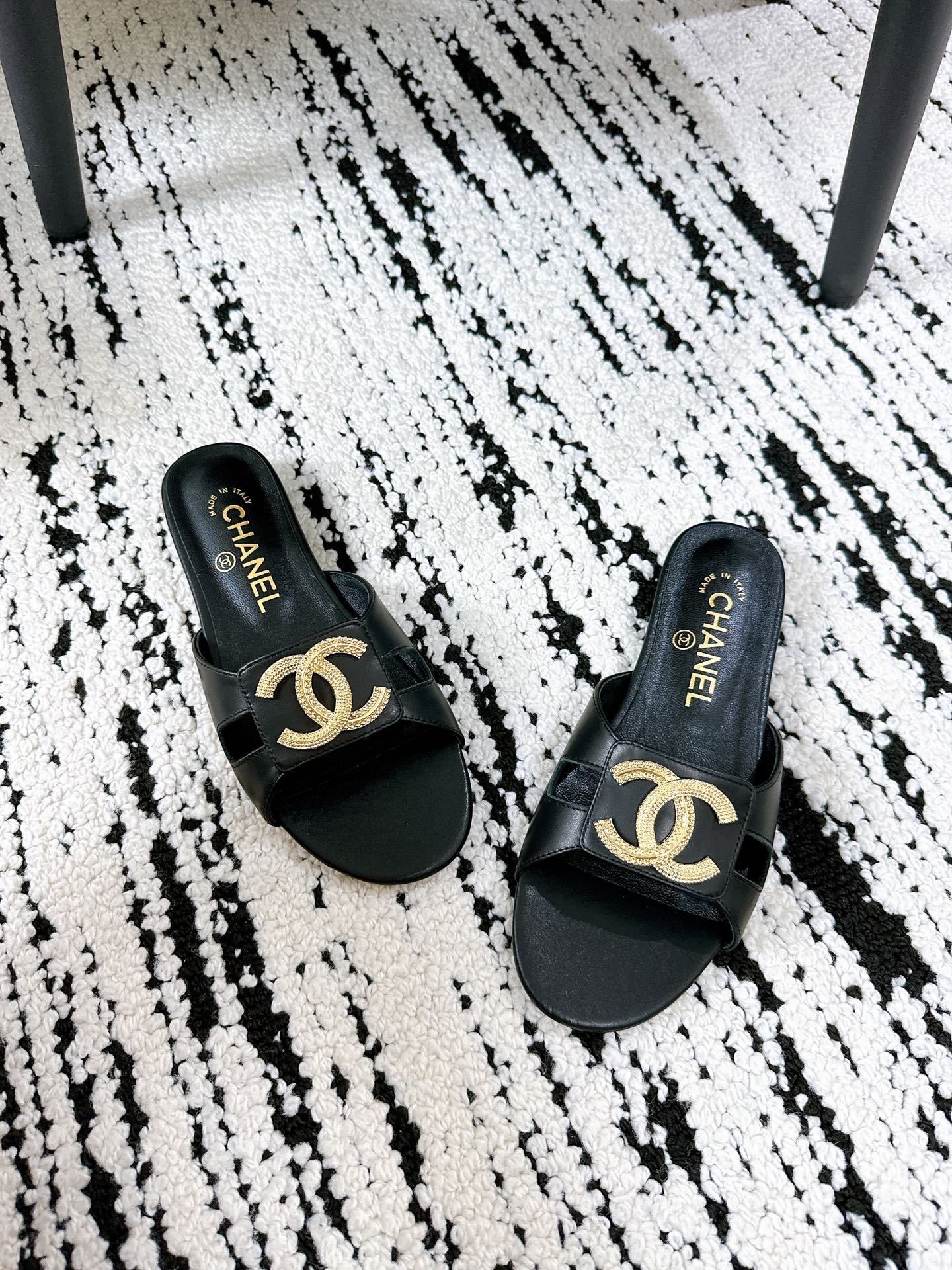 CHANEL slippers