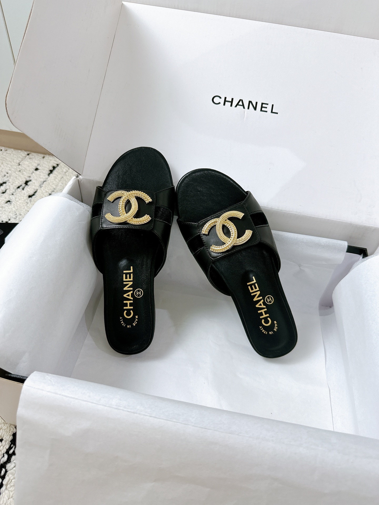 CHANEL slippers