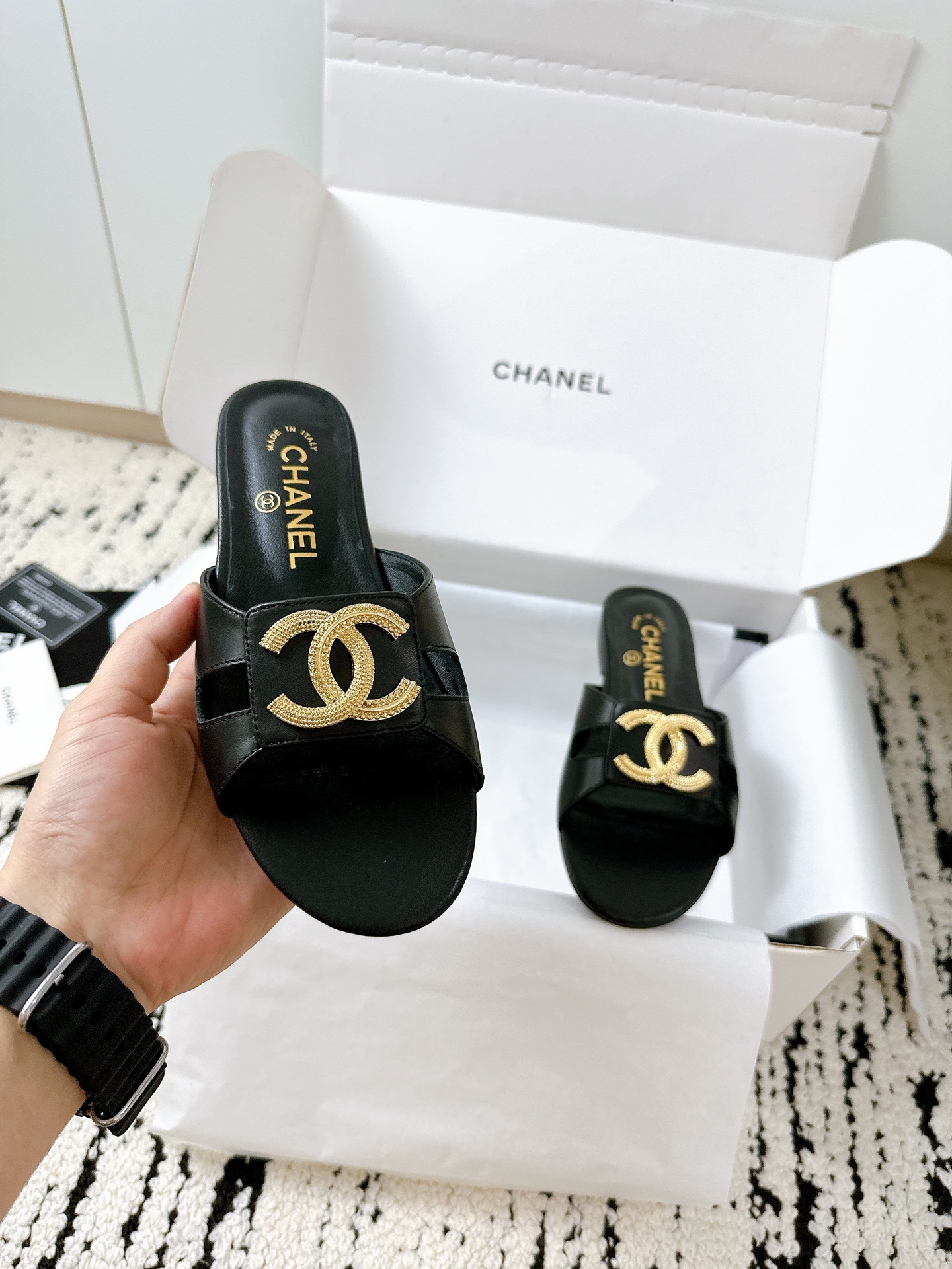 CHANEL slippers