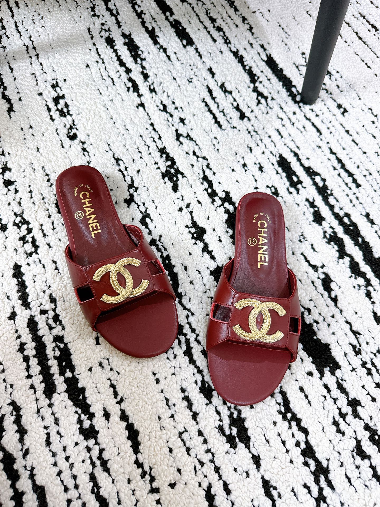 CHANEL slippers
