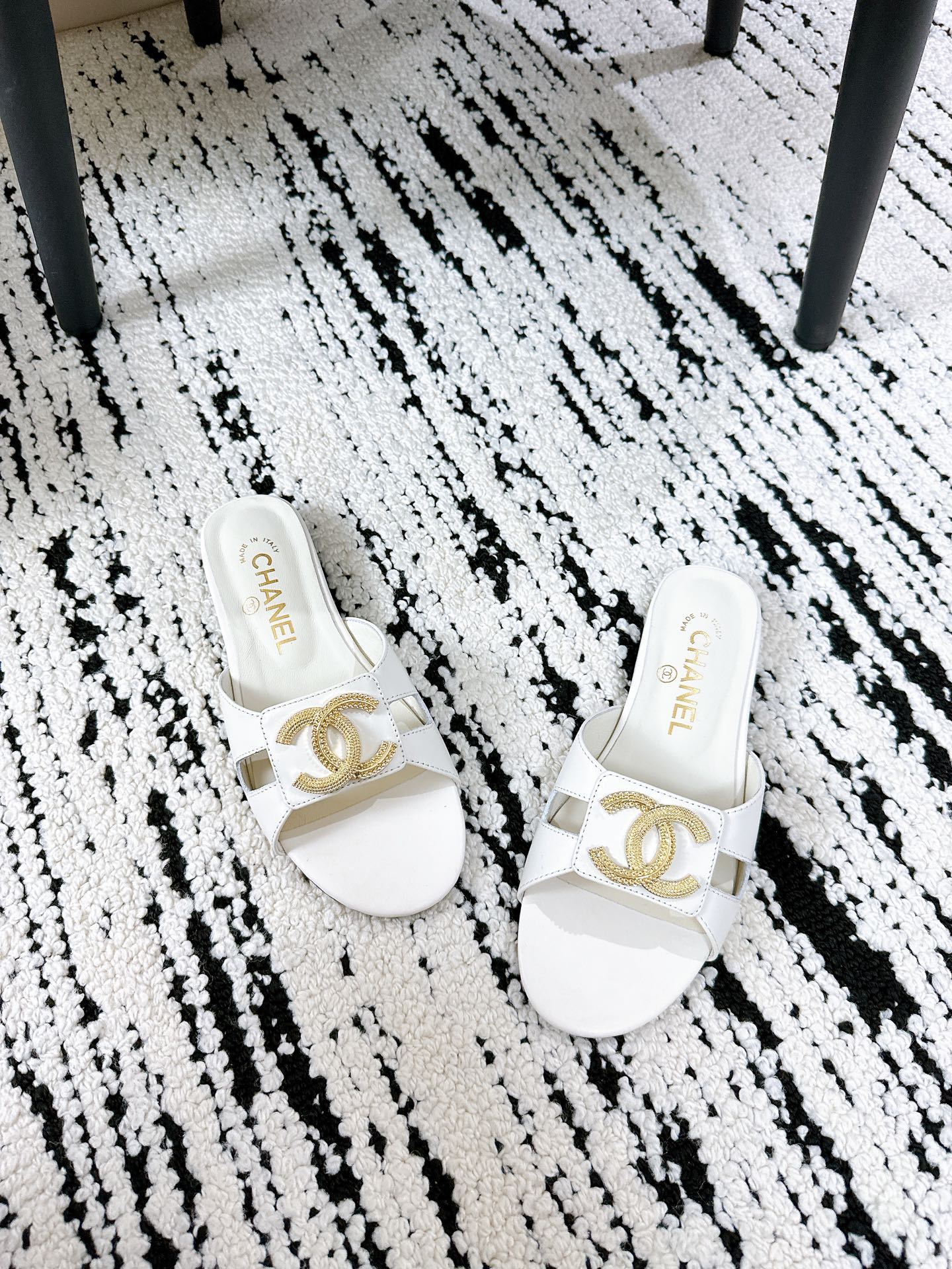 CHANEL slippers