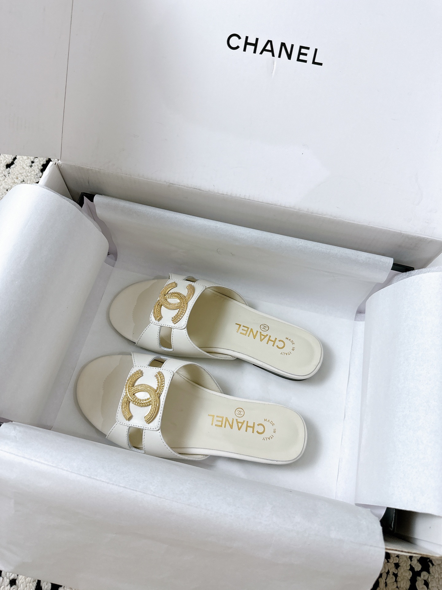 CHANEL slippers