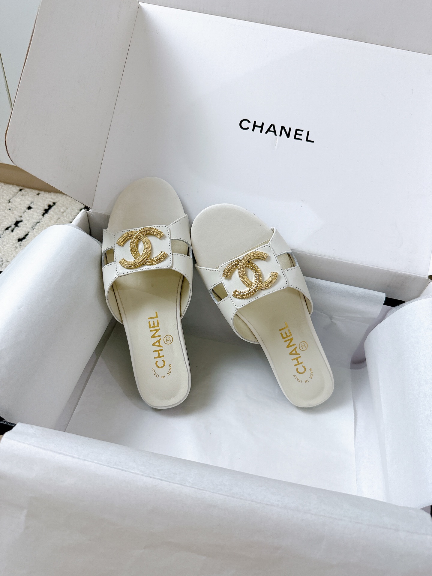 CHANEL slippers