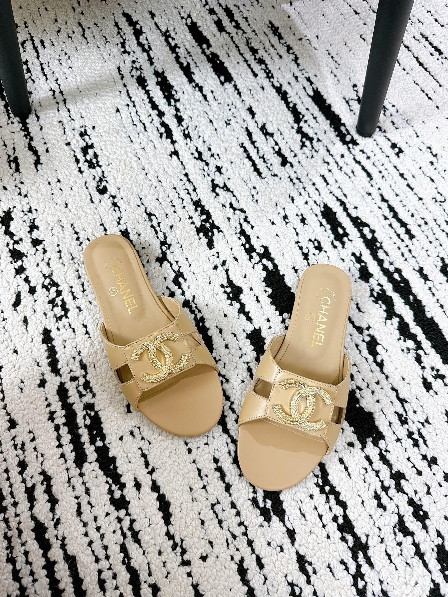 CHANEL slippers