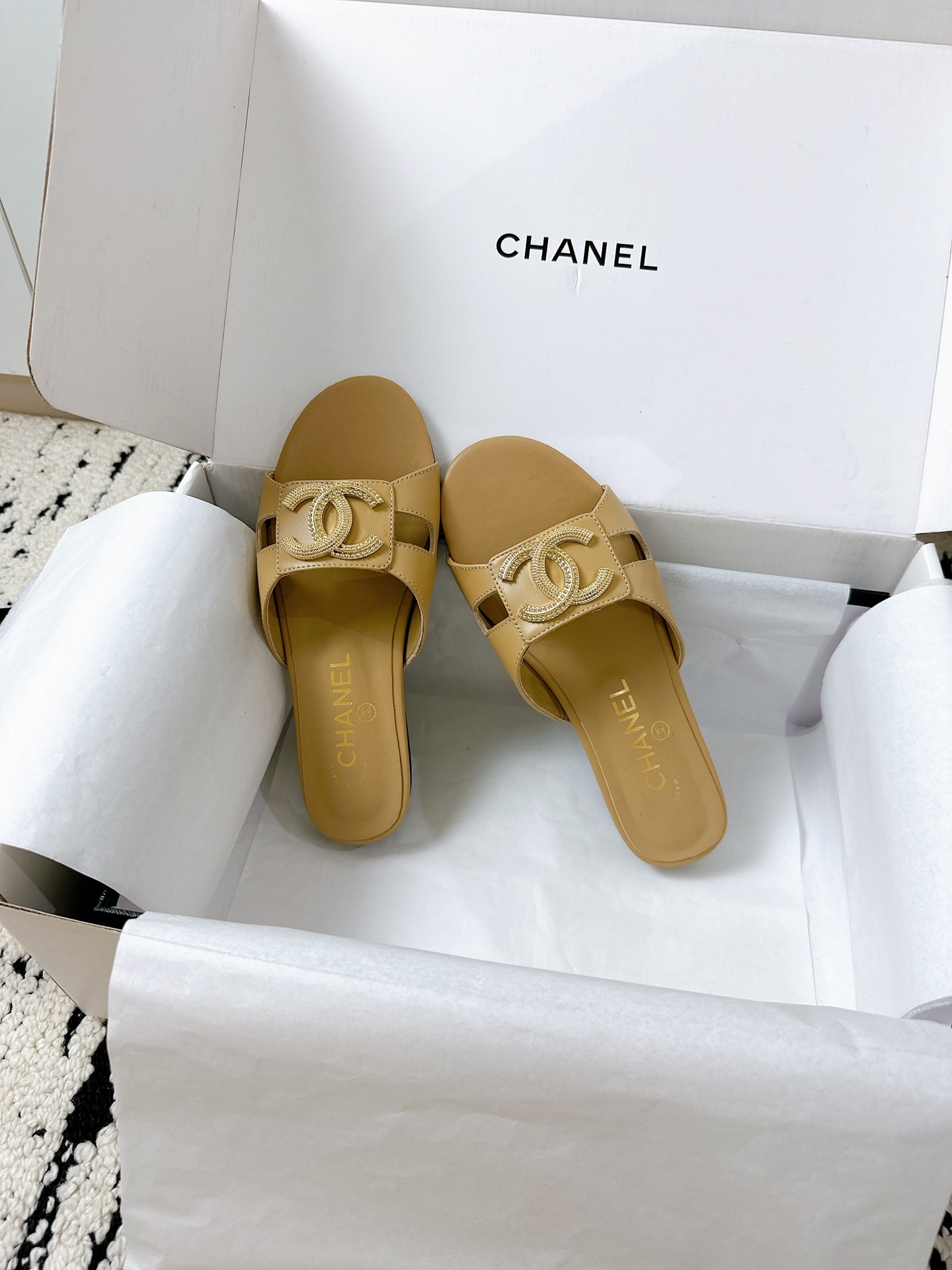 CHANEL slippers