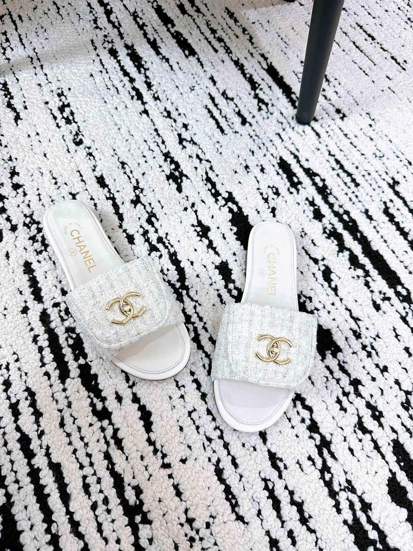 CHANEL slippers