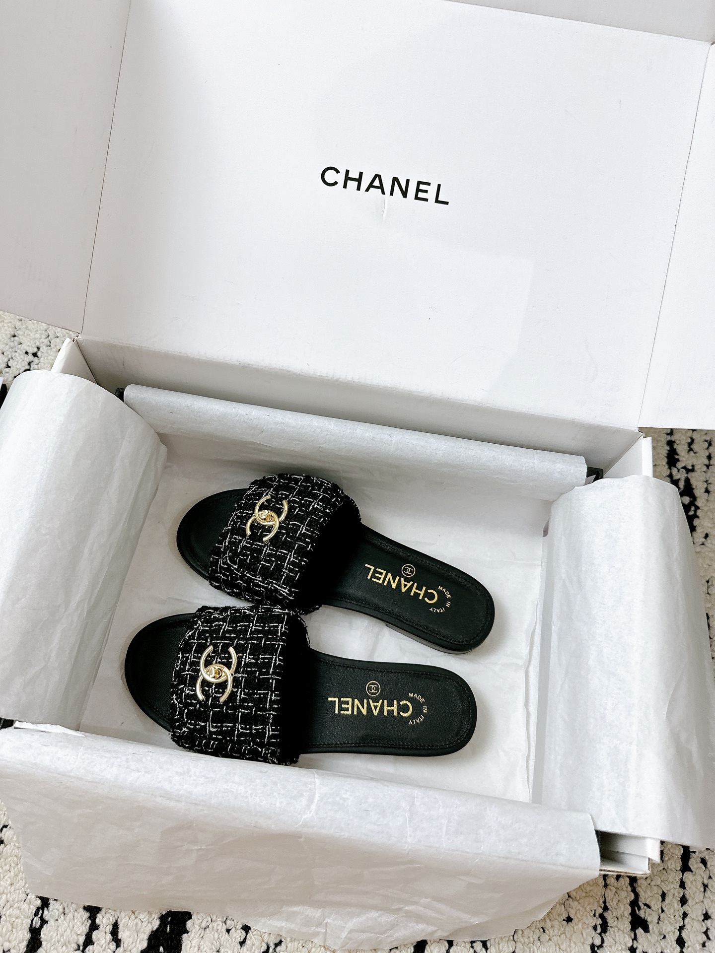 CHANEL slippers