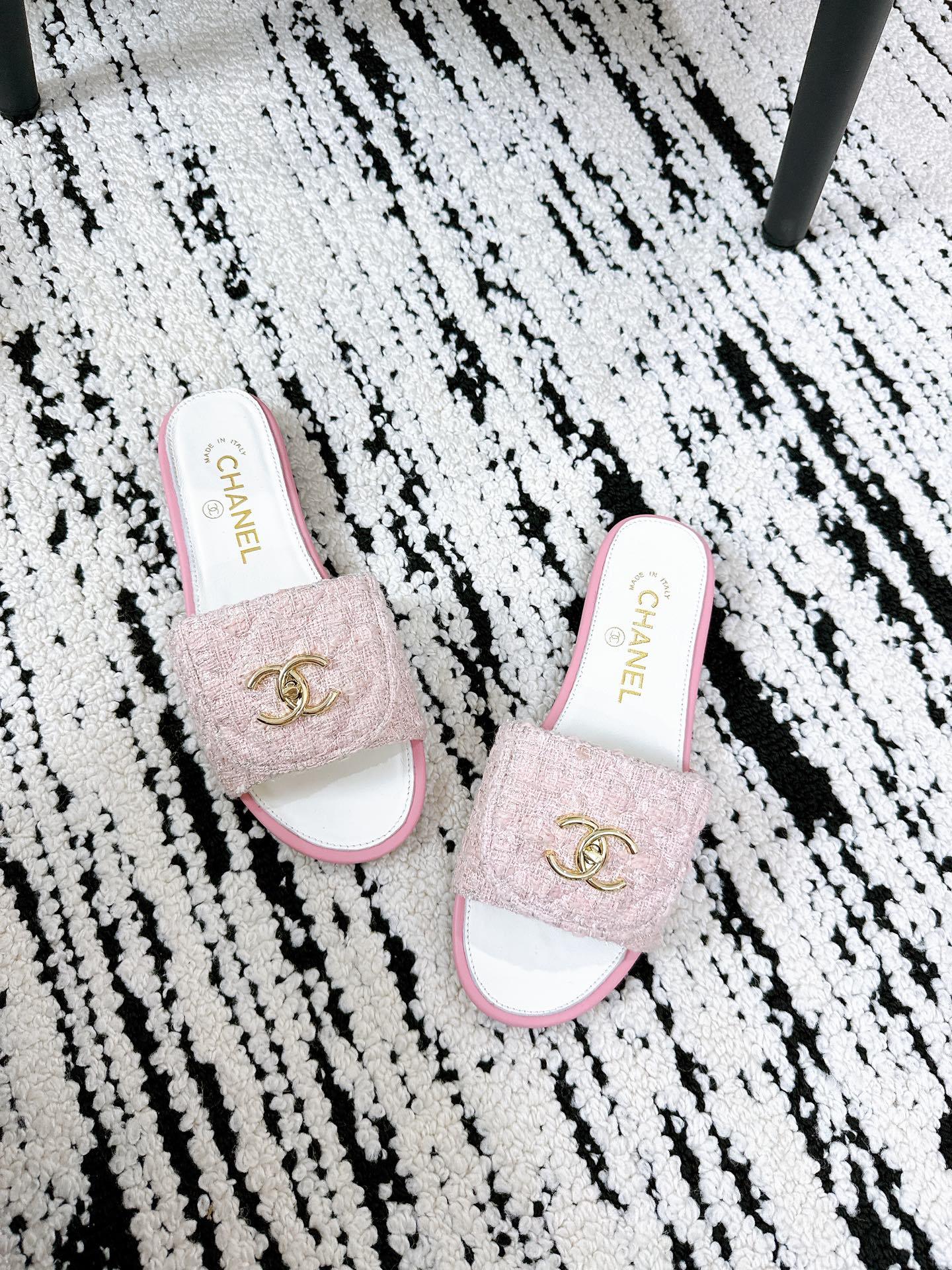 CHANEL slippers