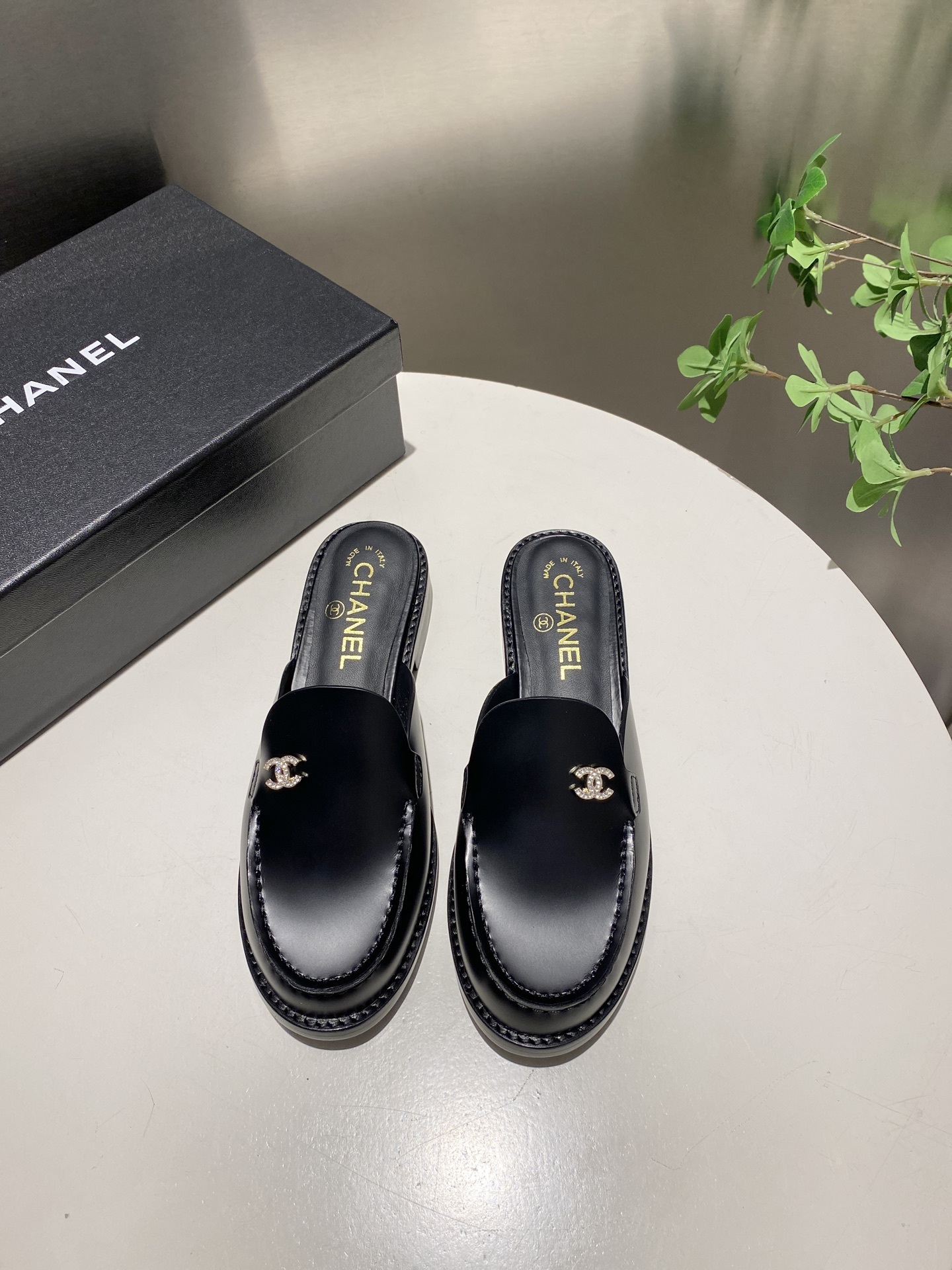 CHANEL slippers