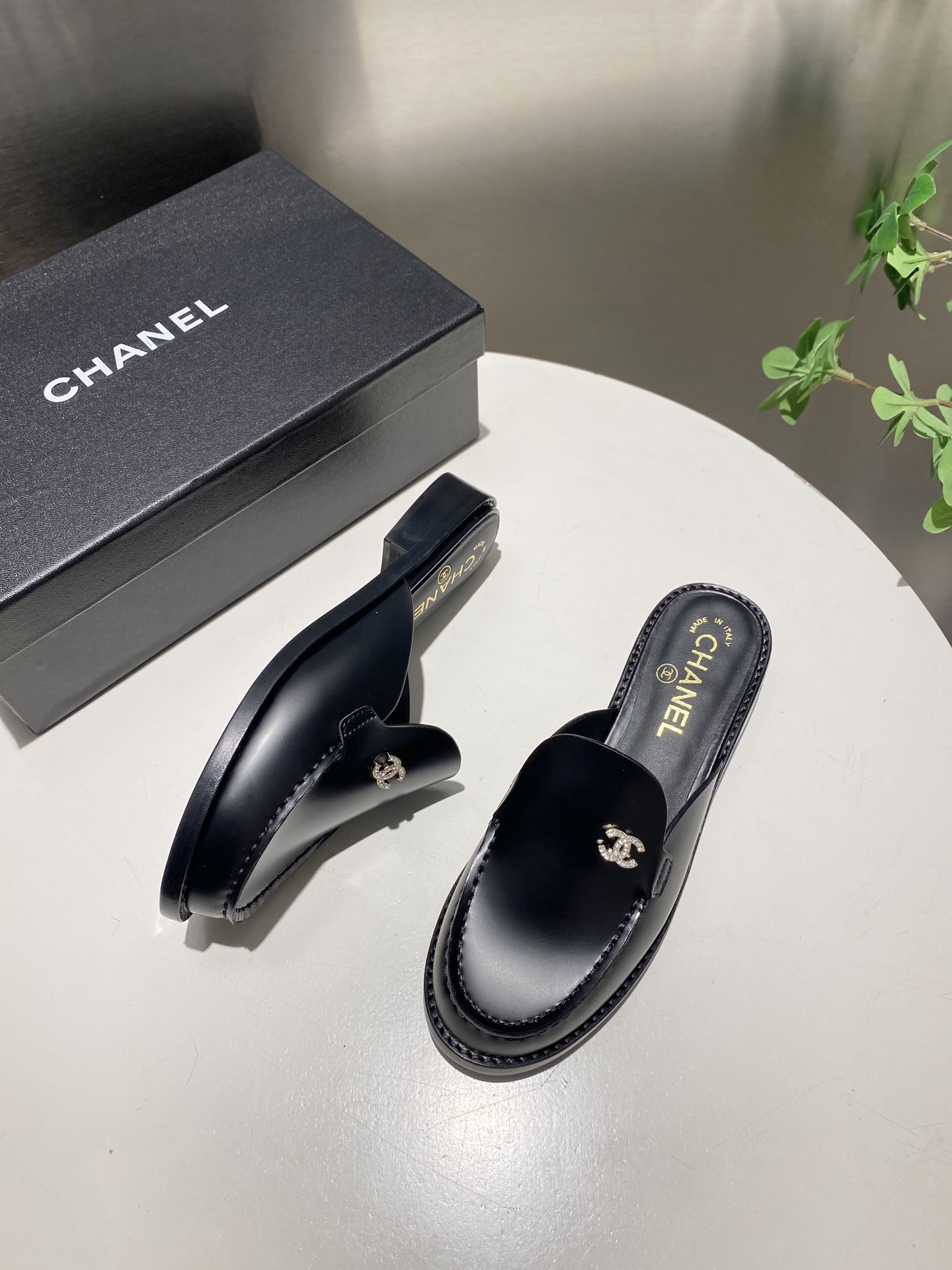 CHANEL slippers