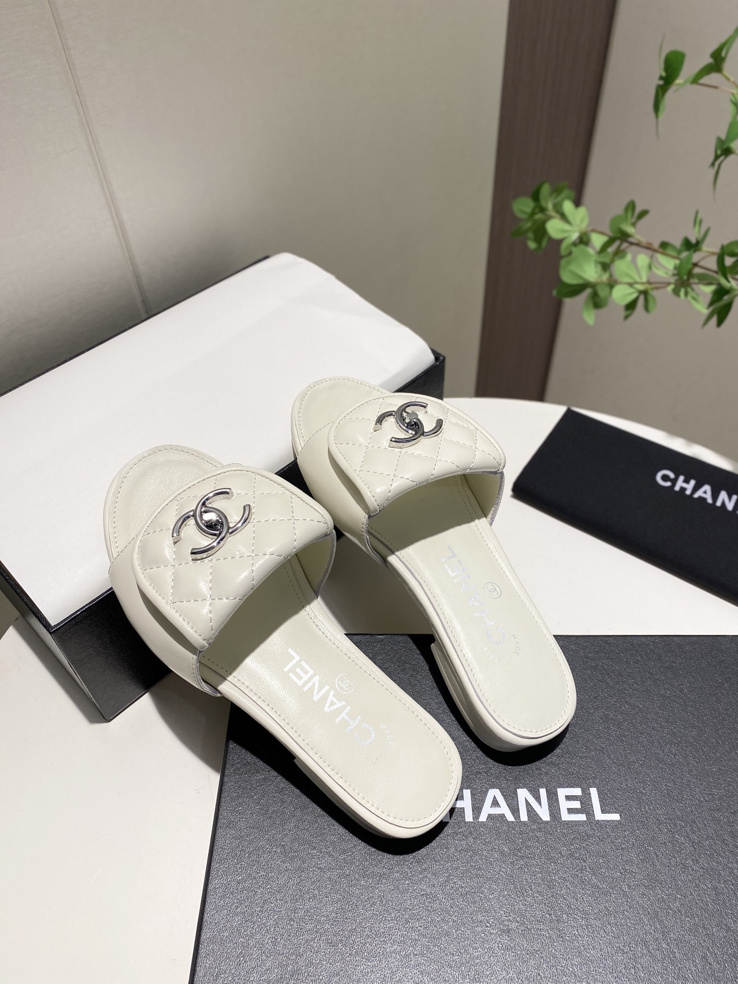CHANEL slippers